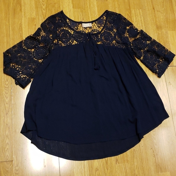 Altar'd State Tops - Altar'd State navy lace & gauze tunic sz small